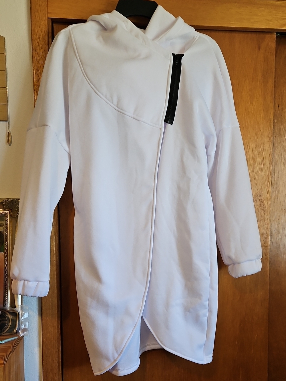 TikTok Shop Hoodie Sz Medium